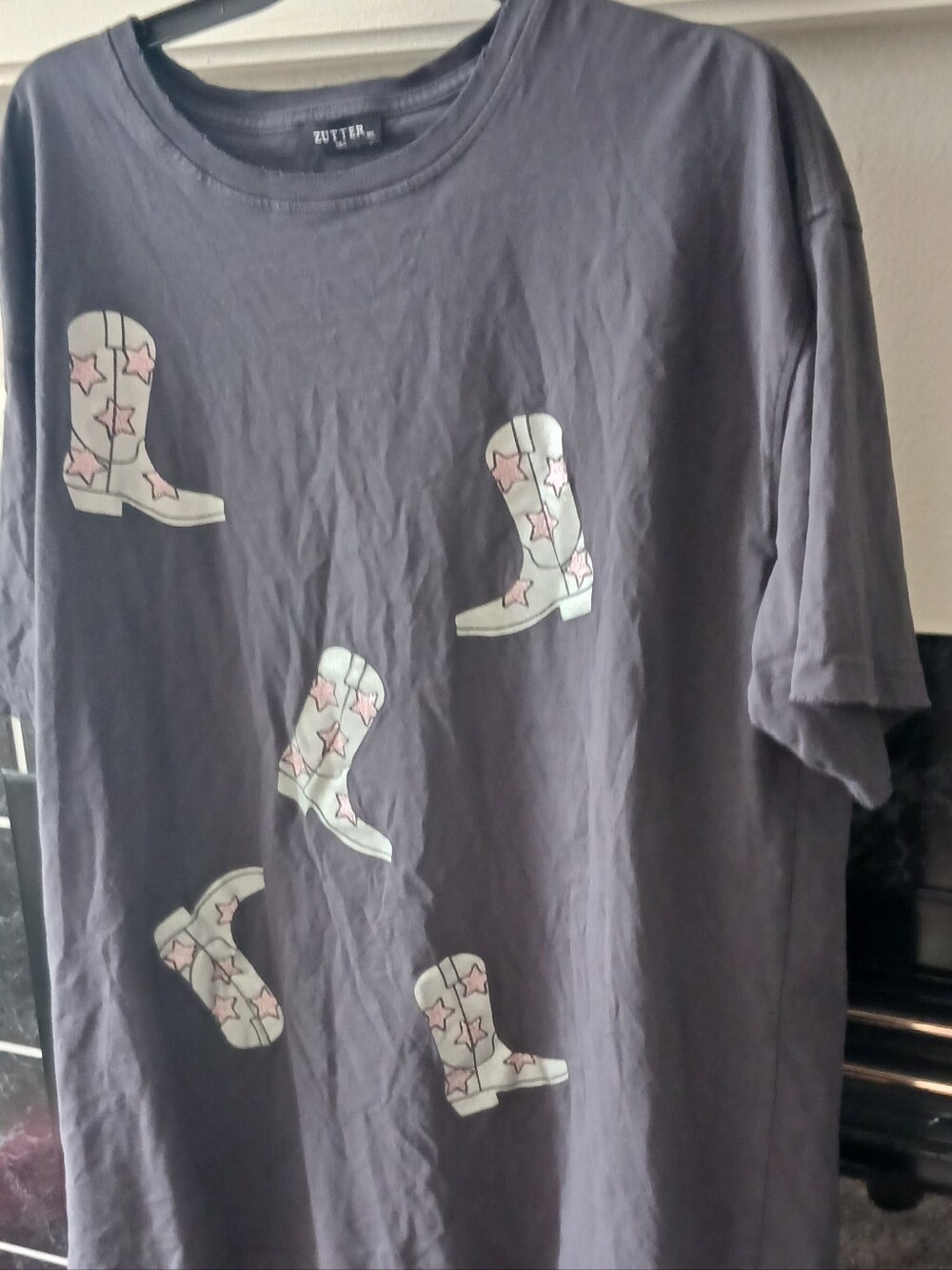 Zutter Gray Graphic Tee with Star Cowboy Boots